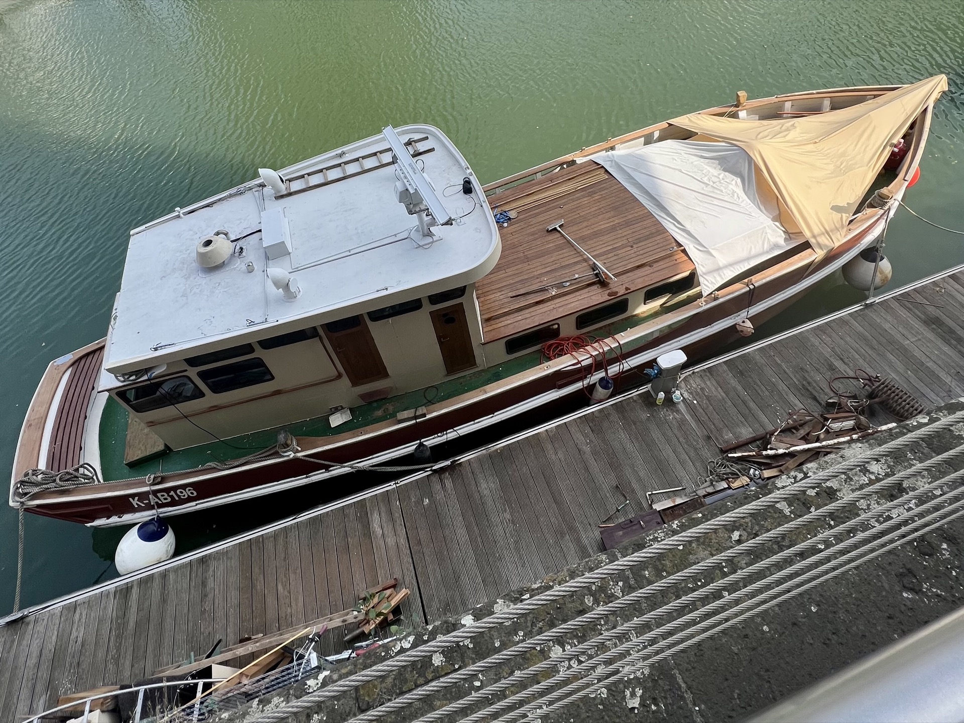 Schlomo K-AB196 — bird's-eye view of the teak deck